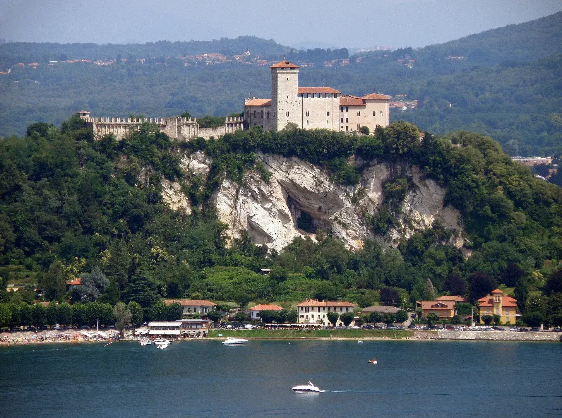 borromeo-castle-lake-maggiore